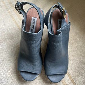 Steve Madden size 6.5 blue sandals with rope wedge hees.